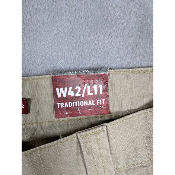 Wolverine Mens Cargo Shorts Size 42 Beige Traditional Fit Carpenter Ripstop Work - Picture 3 of 9